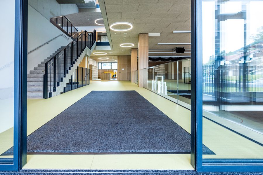 Entrémattor för skolan